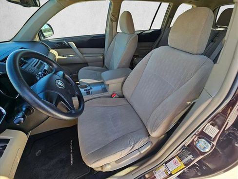 Used 2012 Toyota Highlander FWD image 16