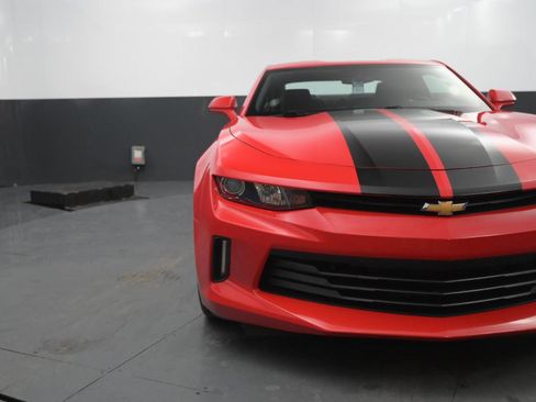 Used 2018 Chevrolet Camaro LT image 9