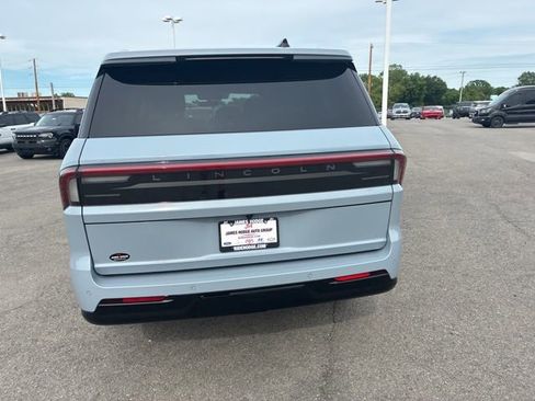 New 2026 Lincoln Navigator Reserve AWD/4WD image 4