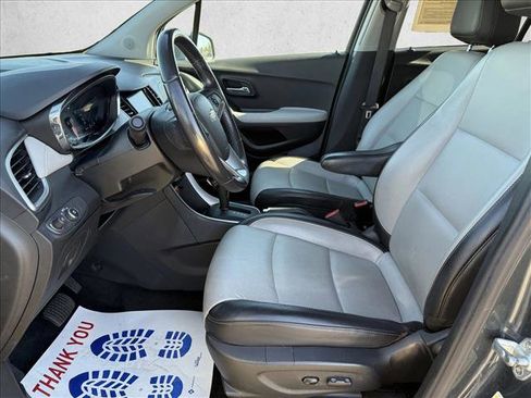 Used 2022 Chevrolet Trax LT w/ Premium Seat Package image 10
