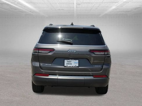 Used 2022 Jeep Grand Cherokee L Laredo w/ Luxury Tech Group I AWD/4WD image 8