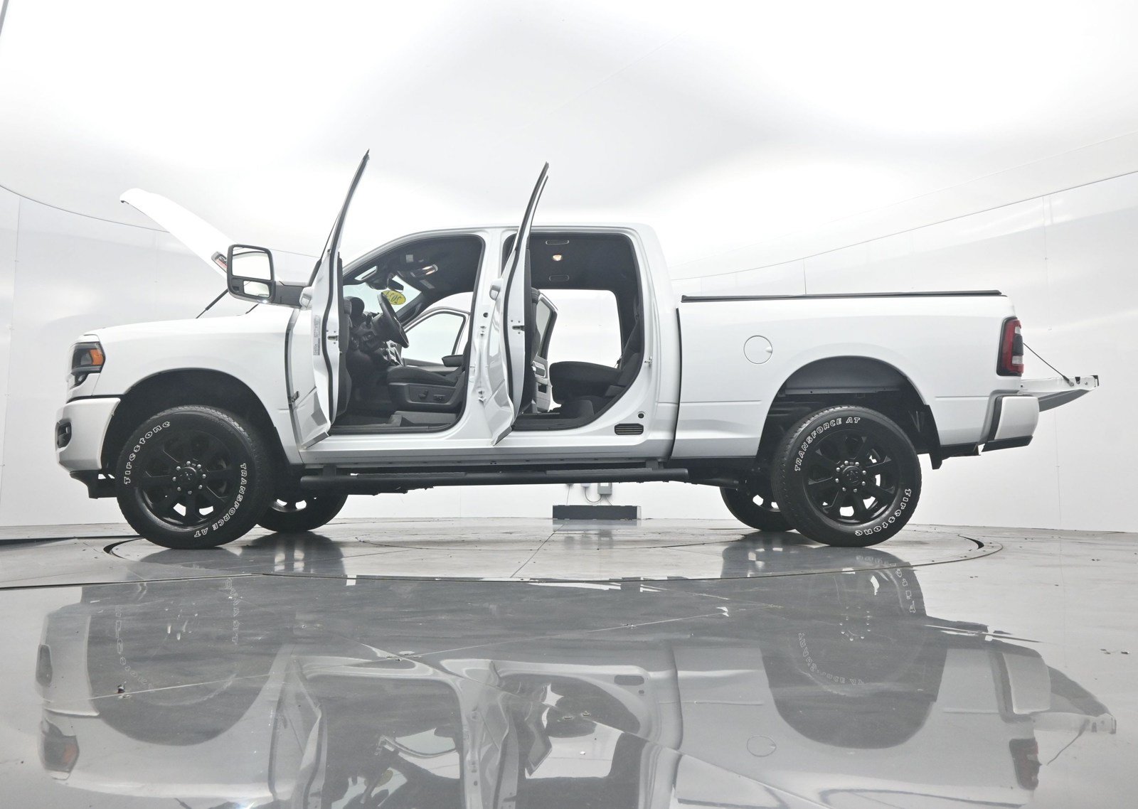 Used 2024 RAM 2500 Big Horn w/ Night Edition AWD/4WD image 45