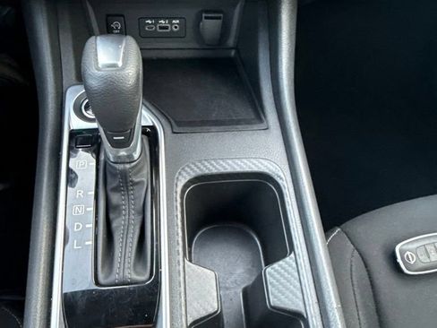 Used 2025 Nissan Sentra SV FWD image 22