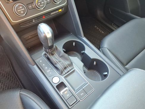 Used 2021 Volkswagen Atlas Cross Sport SE image 14