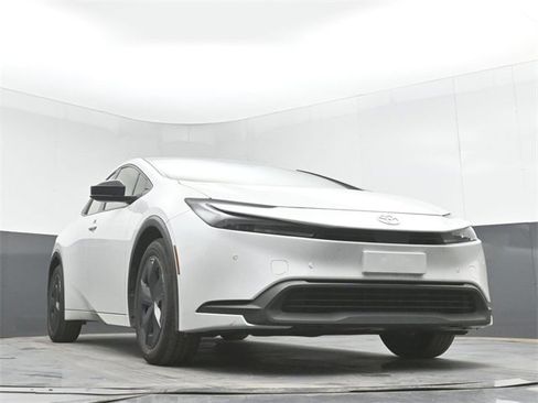Used 2023 Toyota Prius LE image 30