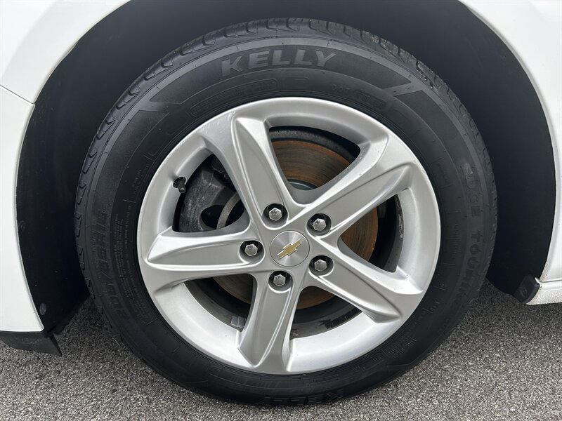 Used 2021 Chevrolet Malibu LS w/ Driver Confidence Package II FWD image 9
