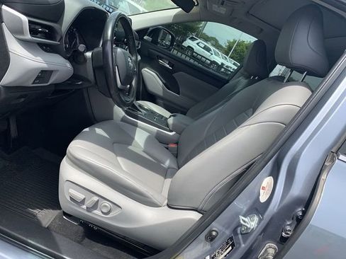 Used 2022 Toyota Highlander XLE image 18