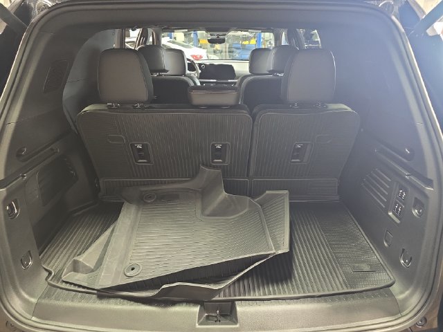 Used 2026 Chevrolet Traverse High Country w/ LPO, Floor Liner Package AWD/4WD image 14