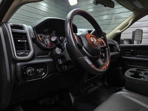 Used 2020 RAM 5500 Tradesman w/ Chrome Appearance Group AWD/4WD image 14