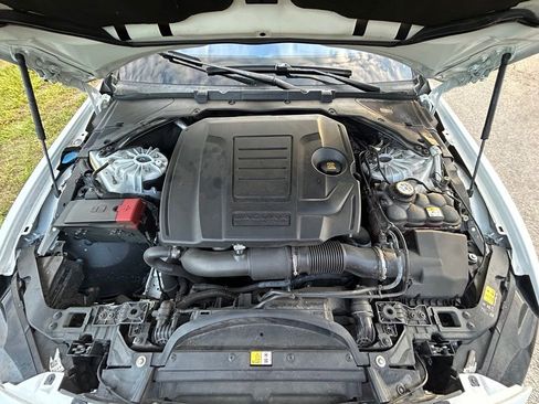 Used 2018 Jaguar XE RWD image 12