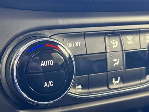 Used 2021 Chevrolet TrailBlazer LT w/ Convenience Package image 19