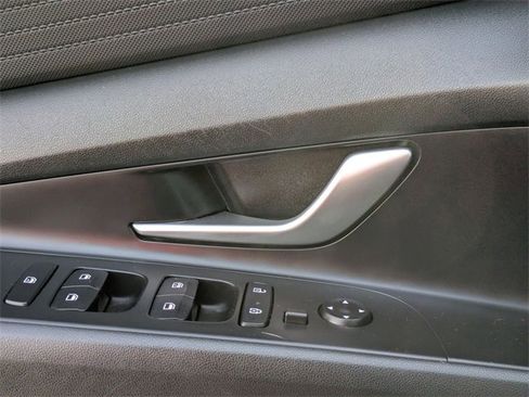 Certified 2023 Hyundai Elantra SEL image 11