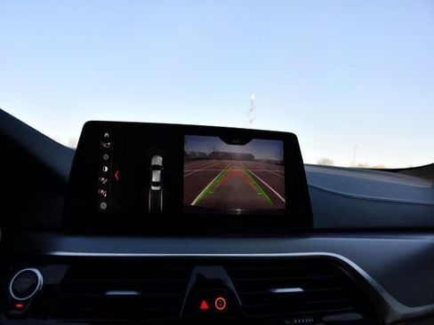 Used 2018 BMW M550i xDrive image 12