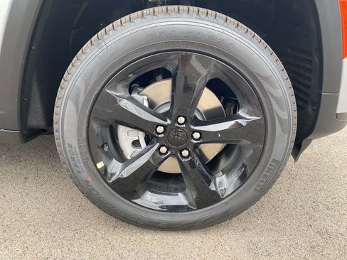 New 2025 Jeep Grand Cherokee L Limited w/ Black Appearance Package image 9