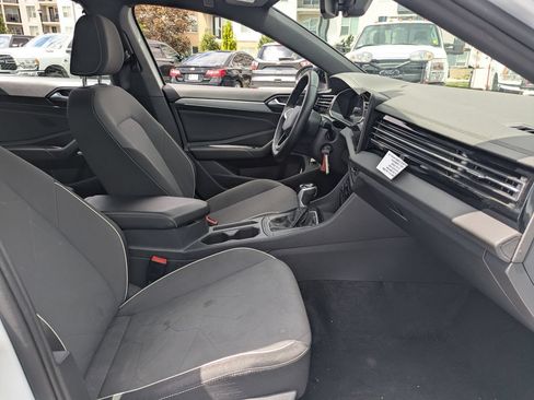 Used 2025 Volkswagen Jetta Sport FWD image 39