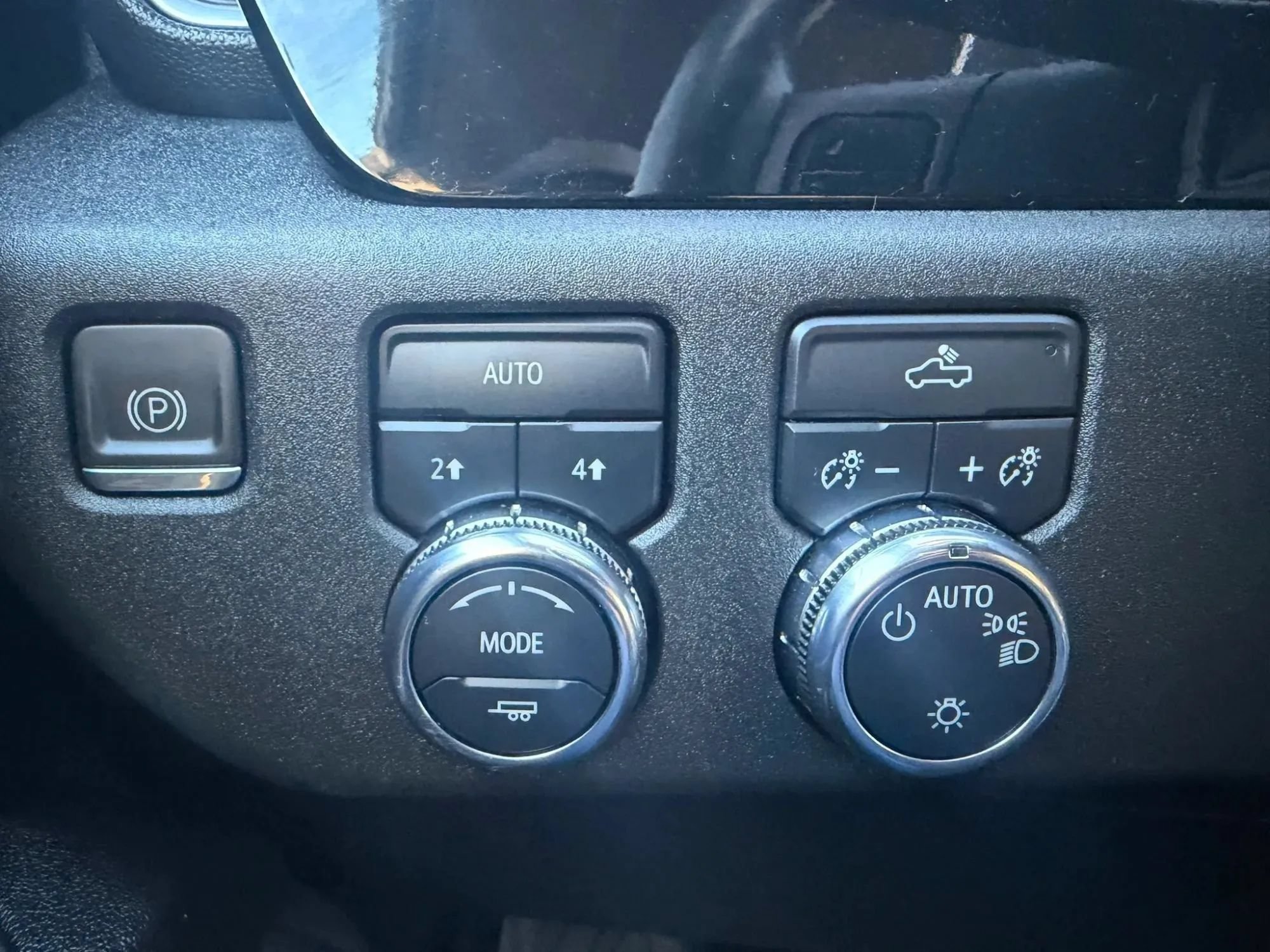 Used 2023 GMC Sierra 1500 SLE w/ Enhanced Capability Package AWD/4WD image 17