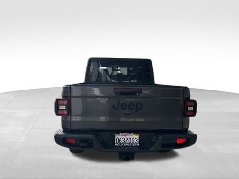 Used 2021 Jeep Gladiator Sport image 4