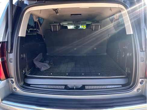 Used 2018 Chevrolet Suburban Premier image 7