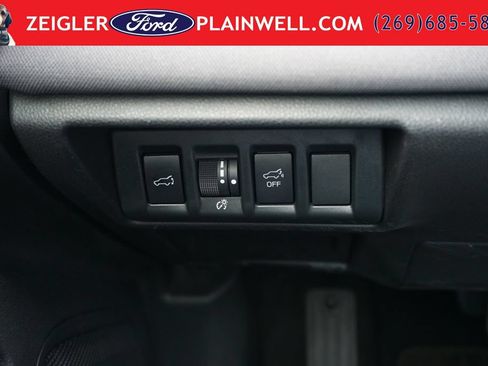 Used 2023 Subaru Outback Premium AWD/4WD image 27