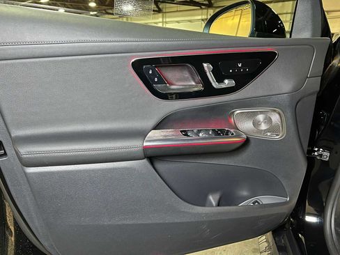 Used 2025 Mercedes-Benz GLC 300 4MATIC image 21