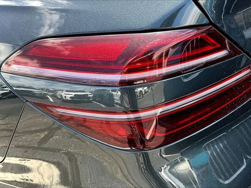 Used 2023 Genesis G70 2.0T w/ Sport Prestige Package image 27