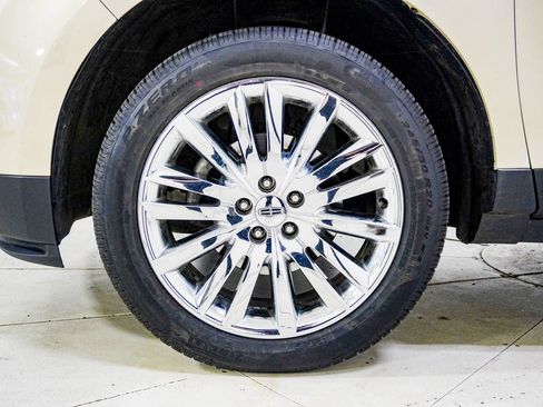 Used 2015 Lincoln MKX FWD w/ Equipment Group 101A image 15