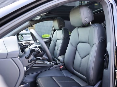 New 2026 Porsche Macan AWD/4WD image 5