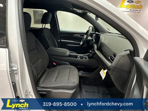 Used 2025 Chevrolet Traverse LT image 6