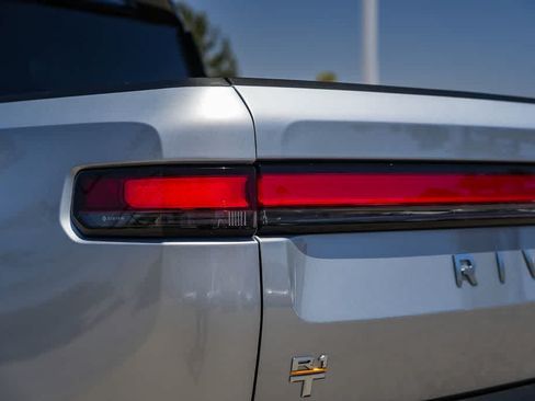 Used 2023 Rivian R1T Adventure AWD/4WD image 9