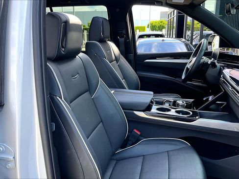 Used 2025 Cadillac Escalade Sport image 8