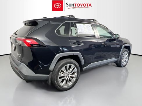 Used 2022 Toyota RAV4 XLE Premium AWD/4WD image 4