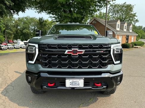 Used 2025 Chevrolet Silverado 2500 ZR2 w/ Technology Package AWD/4WD image 2