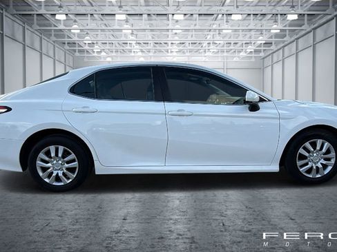 Used 2018 Toyota Camry L image 6