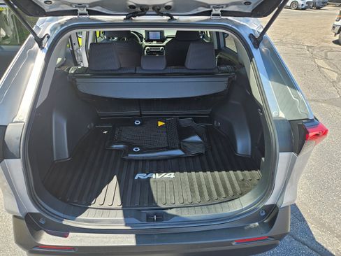 Used 2019 Toyota RAV4 LE w/ All Weather Liner Package AWD/4WD image 12