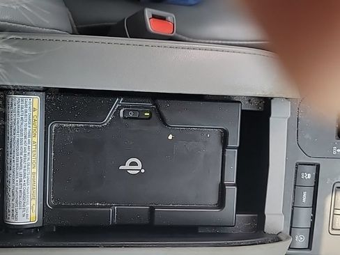 Used 2021 Toyota Highlander XLE FWD image 16