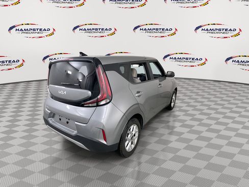 Used 2023 Kia Soul LX w/ LX Technology Package image 8