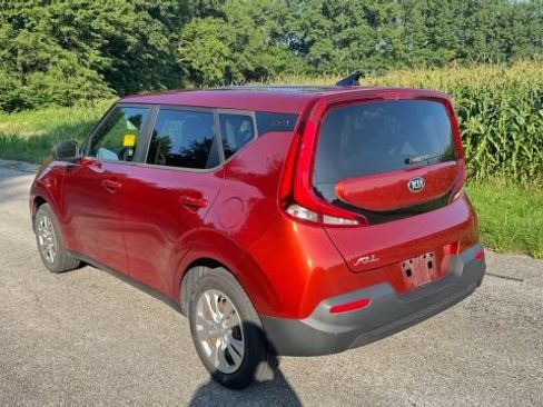 Used 2020 Kia Soul LX FWD image 2