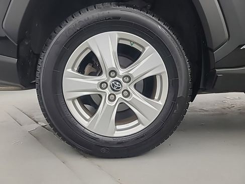 Used 2019 Toyota RAV4 LE w/ Carpet Mat Package AWD/4WD image 9