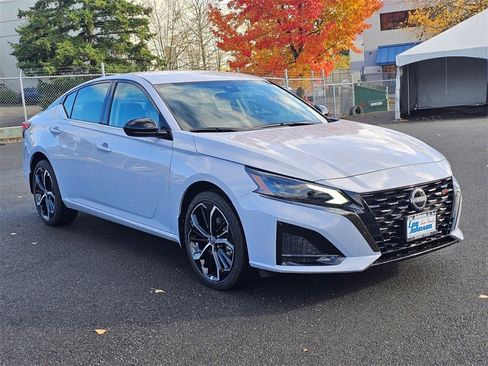 New 2025 Nissan Altima 2.5 SR image 3