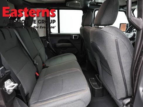 Used 2025 Jeep Wrangler Unlimited Sahara AWD/4WD image 23