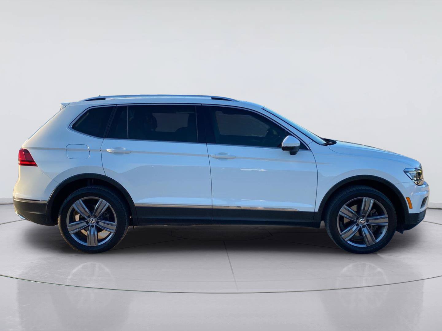 Used 2019 Volkswagen Tiguan SEL Premium AWD/4WD image 6