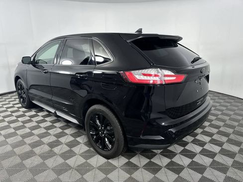 Used 2024 Ford Edge SE w/ Black Appearance Package image 6