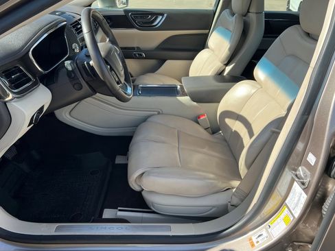 Used 2018 Lincoln Continental Reserve image 18