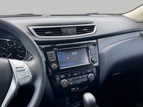 Used 2016 Nissan Rogue SV w/ SV Premium Package FWD image 7