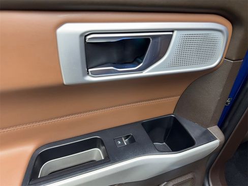 Used 2021 Ford Explorer King Ranch w/ Premium Technology Package image 37