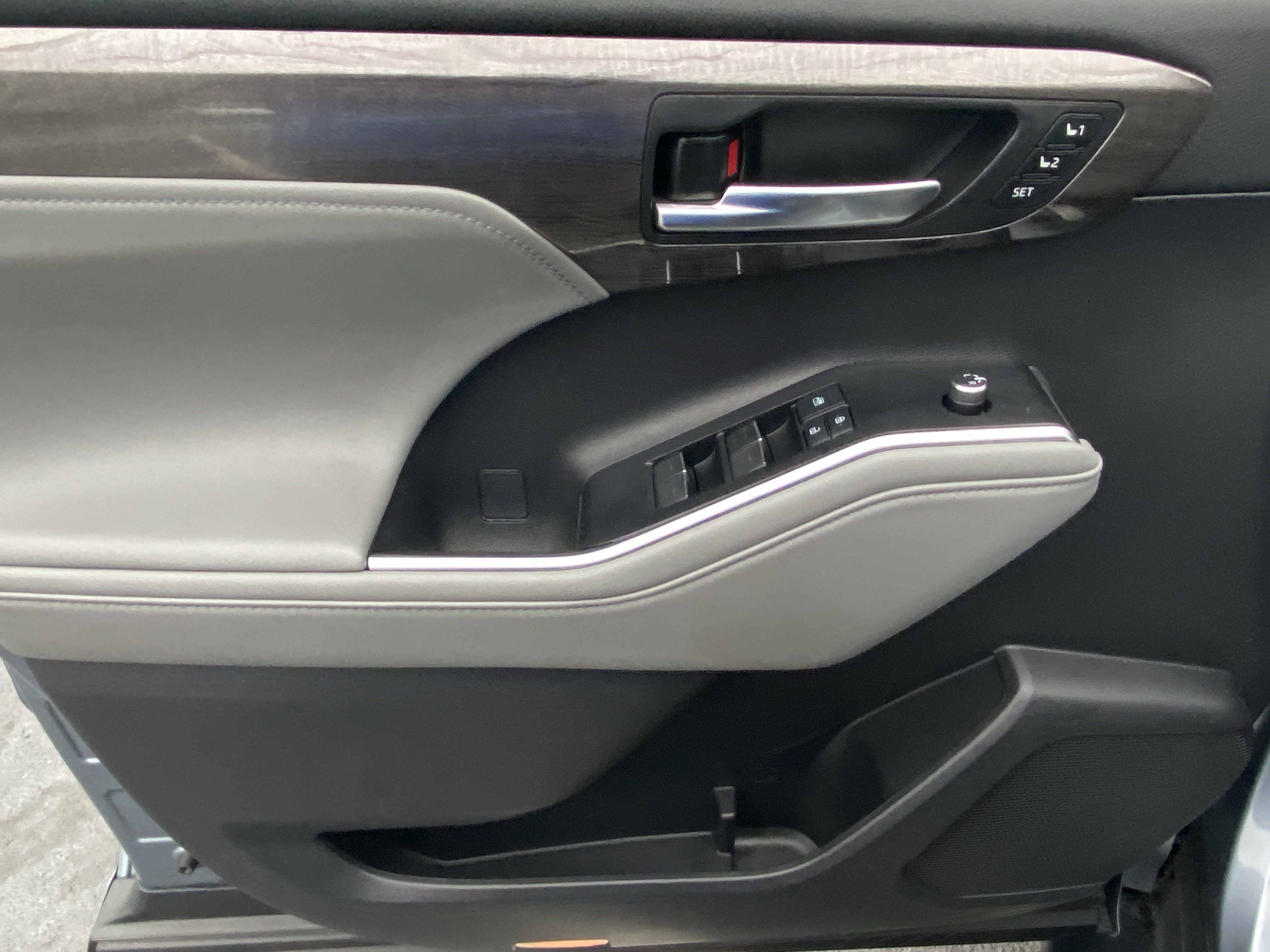 Certified 2021 Toyota Highlander Platinum AWD/4WD image 48