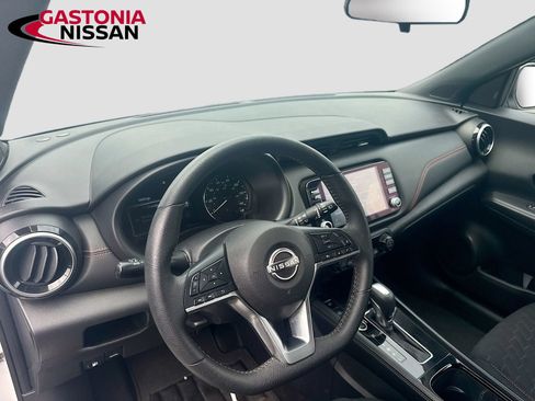 Used 2024 Nissan Kicks SR FWD image 11