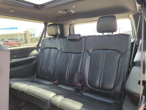 Used 2024 Jeep Wagoneer L 4WD w/ Premium Group I image 9