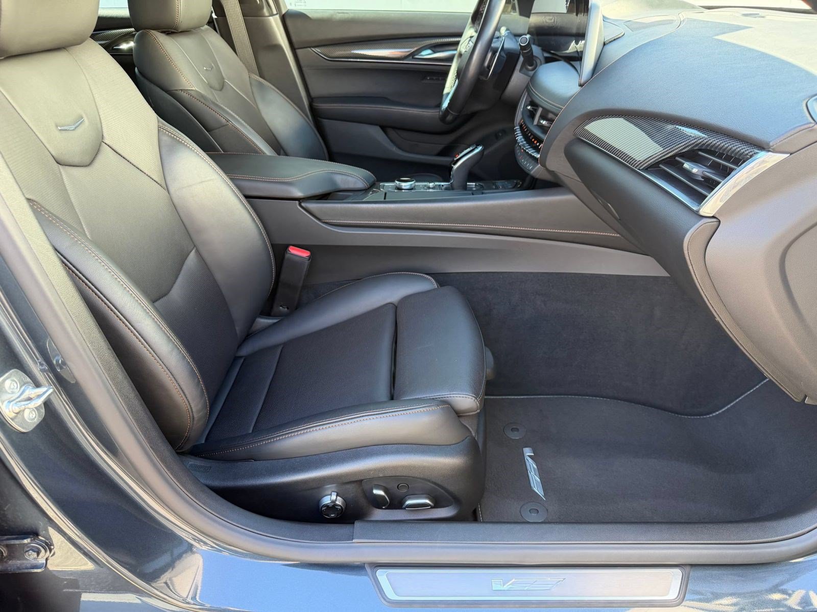 Used 2025 Cadillac CT5 V w/ LPO, ONYX Package RWD image 25