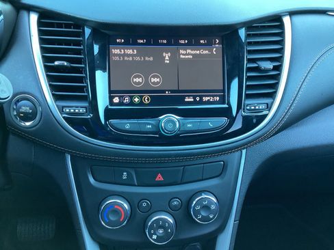 Used 2020 Chevrolet Trax LT w/ LT Convenience Package image 13